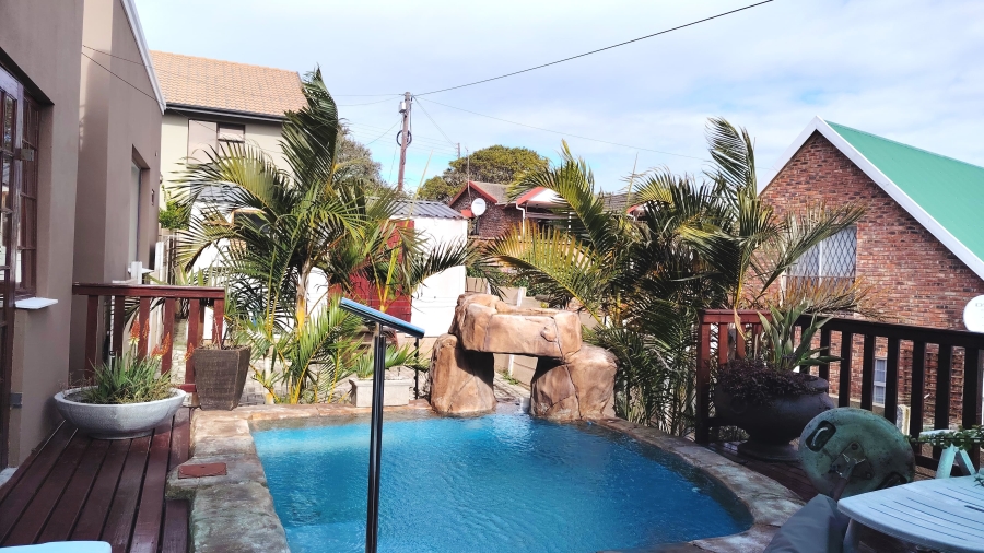 4 Bedroom Property for Sale in Fraaiuitsig Western Cape